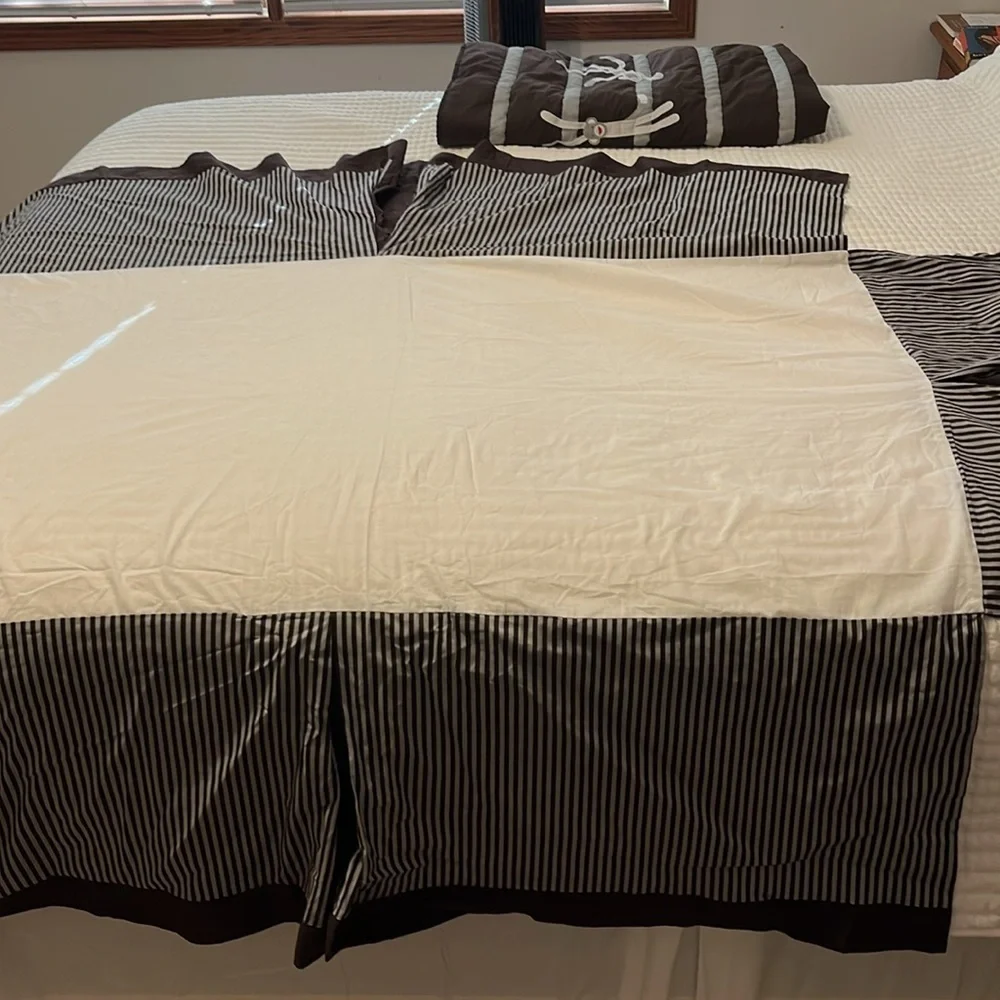 Pottery Barn Kids Playful Monkeys Crib or Toddler Bed Comforter & Bed Skirt